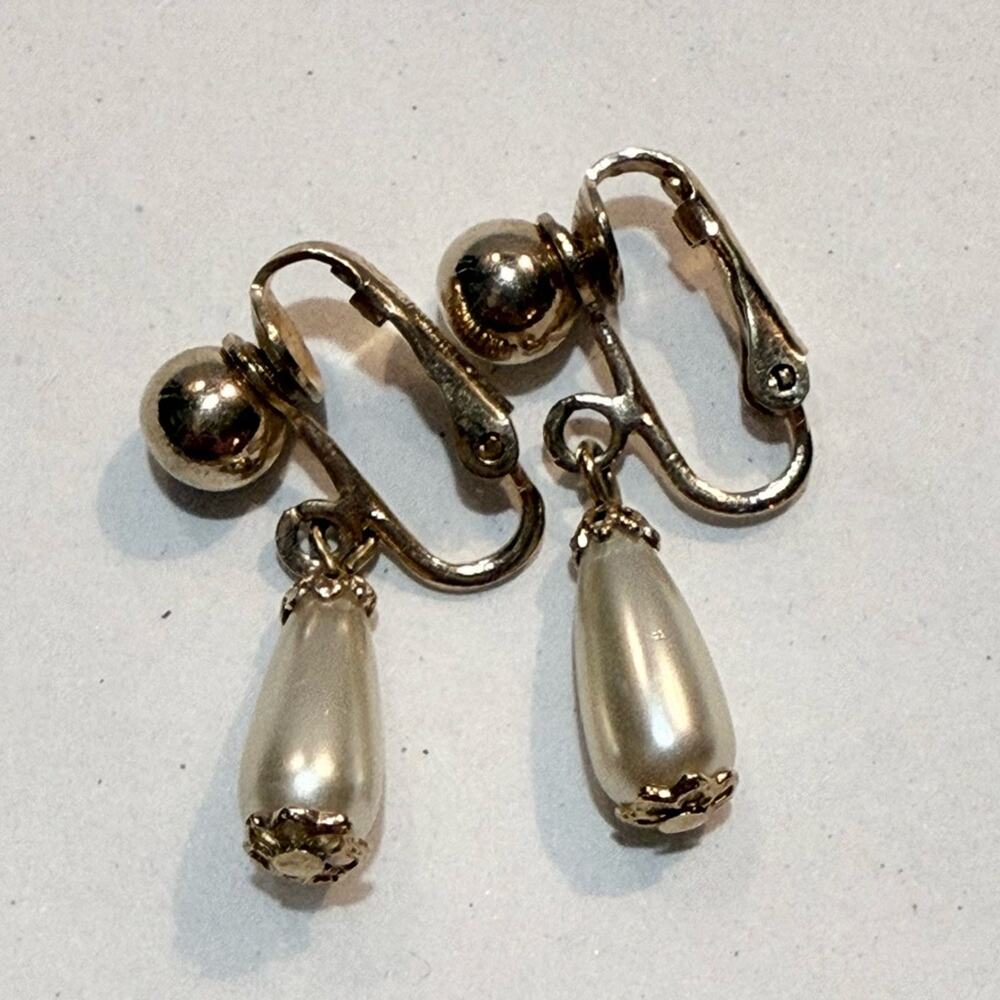 Avon Sarah Coventry Lot of Clip on Earrings Pearl And Ruby Lot of 6 - Picture 4 of 9